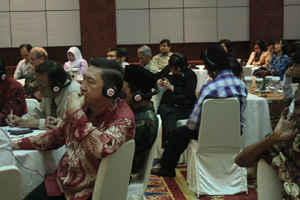 Suasana saat acara berlangsung menggunakan wireless simultaneous interpreter system equipment